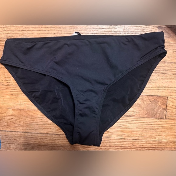 Sea Level Essentials High Leg Mid Rise Bikini Bottoms in Black - Picture 6 of 8